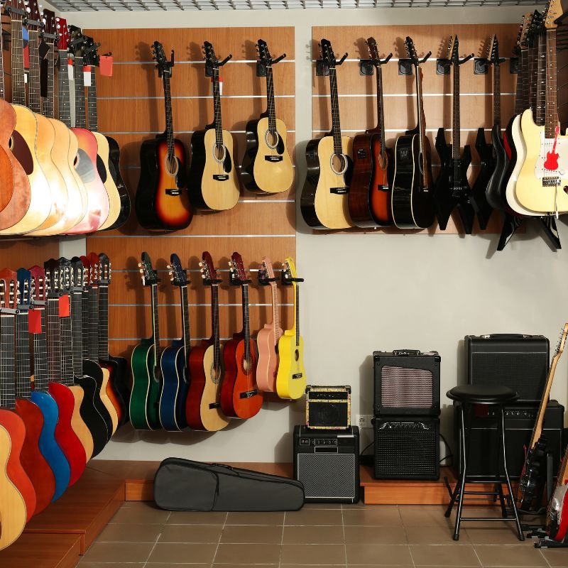 Accesorios esenciales para guitarristas: mejora tu sonido y tu comodidad al tocar